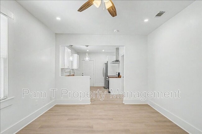 Building Photo - 615 W 39th St