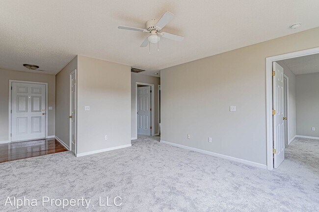Building Photo - 3 br, 2 bath House - 4 Buzzell Ct