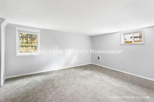 Building Photo - 4124 SE 11th Ave