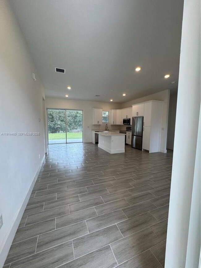 Building Photo - 3486 Mentone St