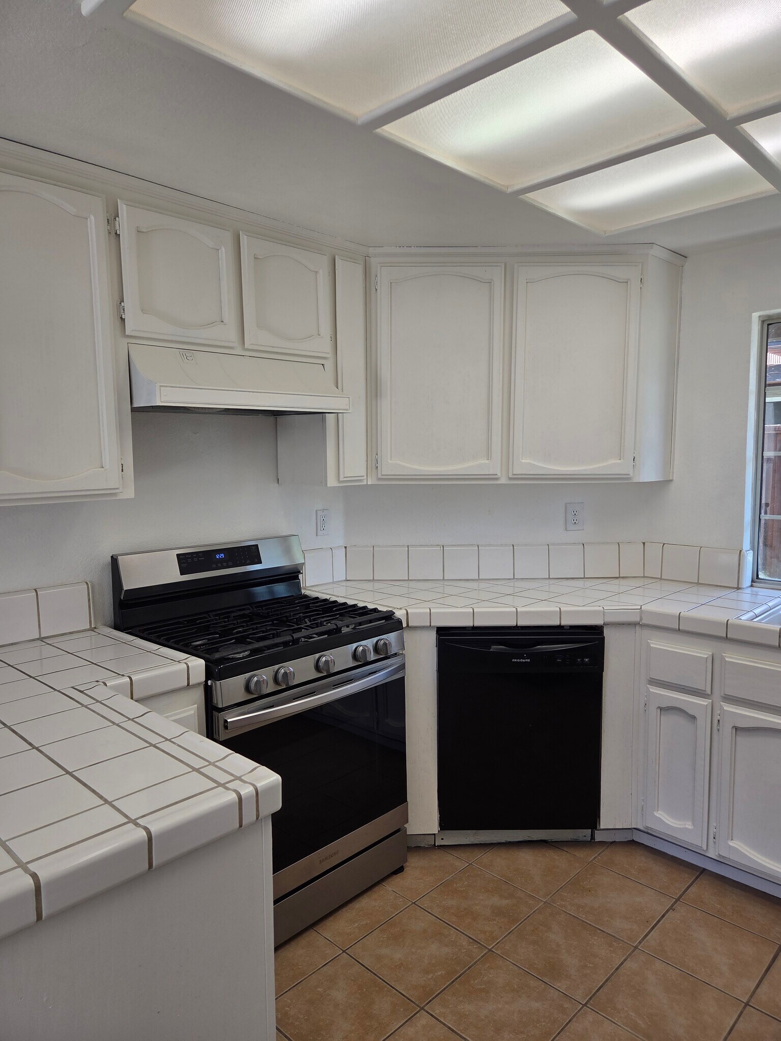 Kitchen - 9131 Colonsay Way