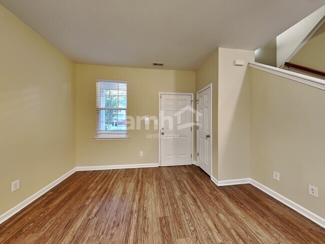 Building Photo - 906 Reedy Way