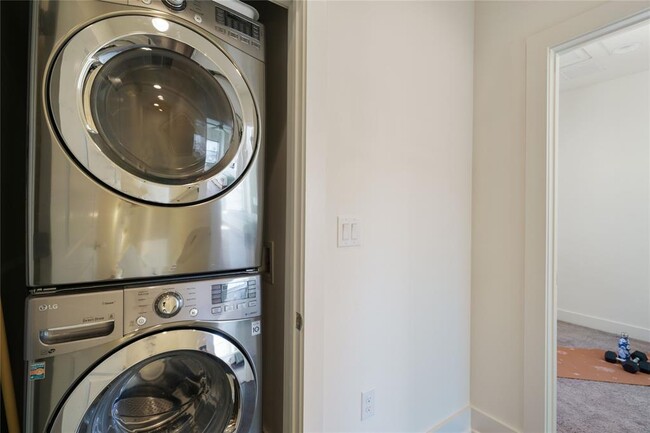 Building Photo - 2708 Halcyon Dr