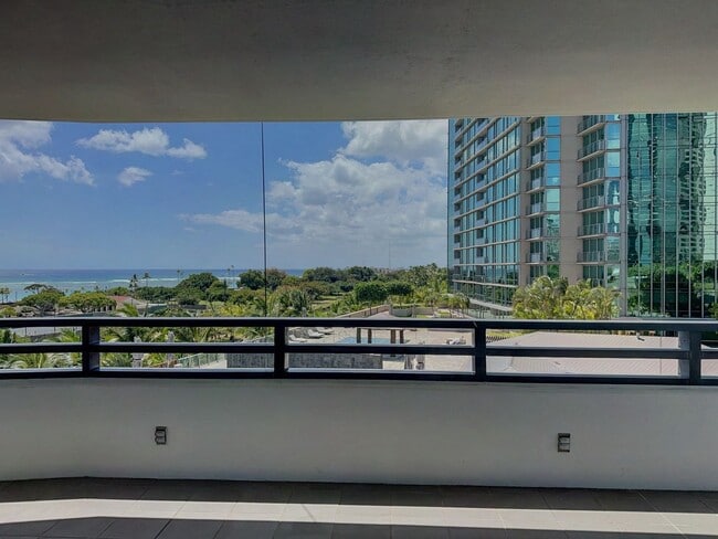 Building Photo - Stunning Kakaako 2 Bedroom at Nauru Tower