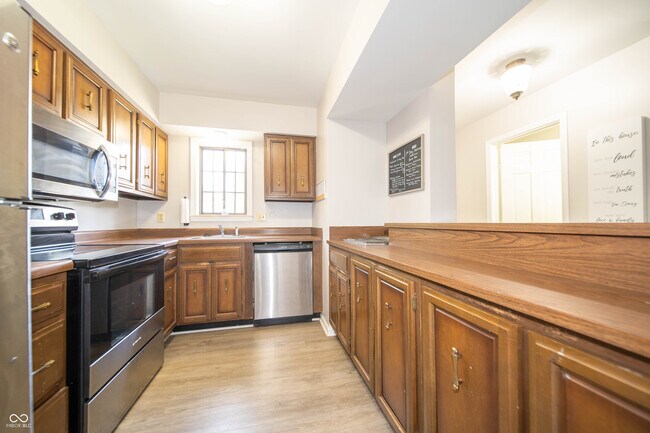 Building Photo - 2257 Rome Dr