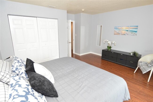 Building Photo - 3837 Pompano Dr SE