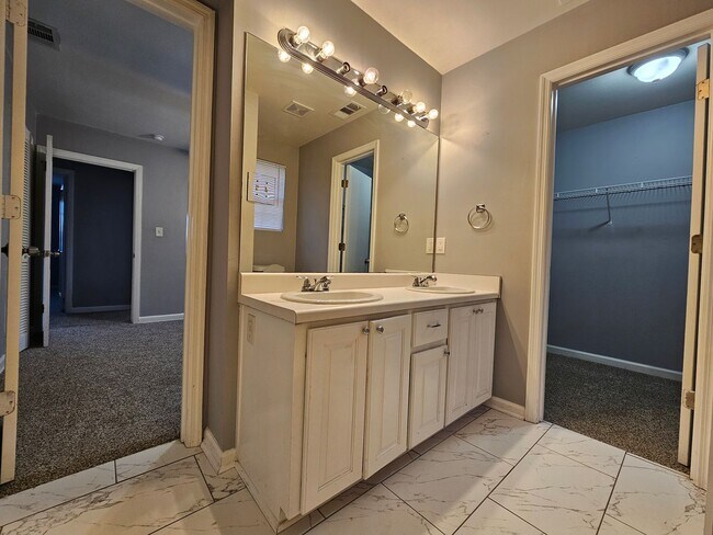 Building Photo - 3 Bedroom, 2 bath w/ detached 1 bed/ 1 bath Mother in law suite.  A MUST SEE!!