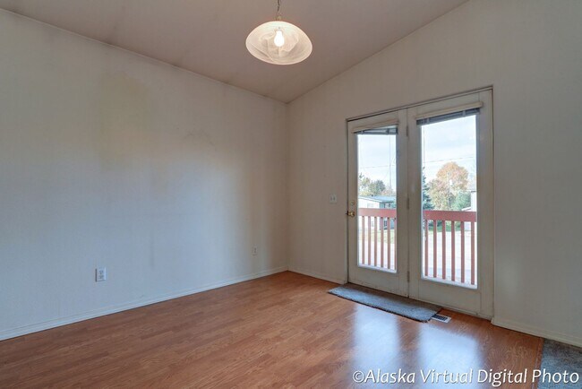 Building Photo - Midtown Spacious 3-Bedroom, 2-Bath Townhome