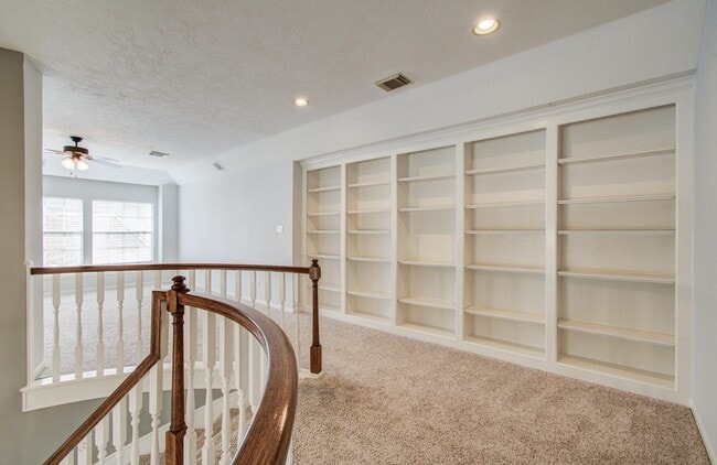 Building Photo - 1311 Hopkins Park Dr