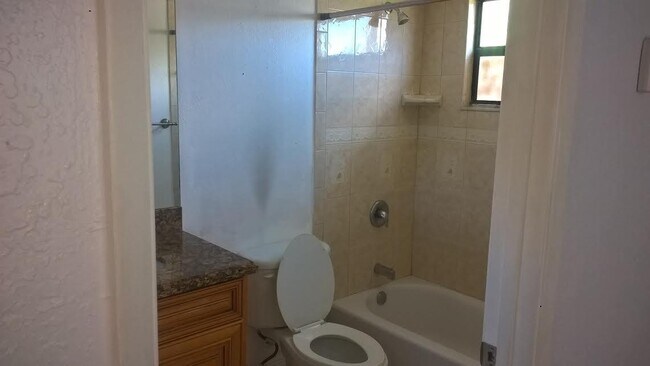 Building Photo - 1484 Lake Crystal Dr