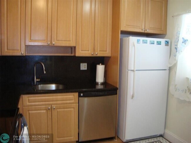 Building Photo - 1761 NW 184th St