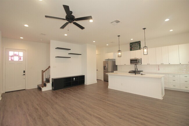 Building Photo - 1218 Mcneil St