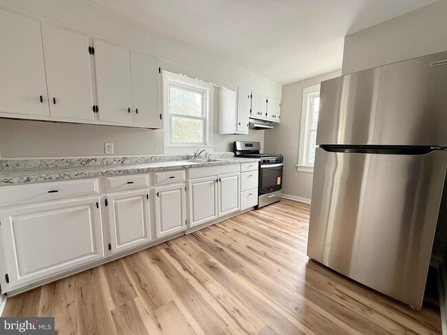 Building Photo - 27 N Main St