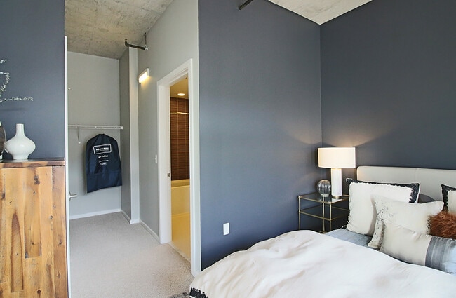 Building Photo - 148 W Roosevelt Rd