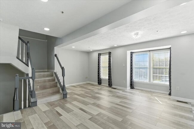 Building Photo - 1065 Jeanett Way