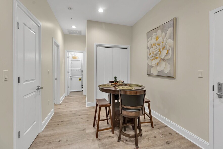 Building Photo - 251 Main St