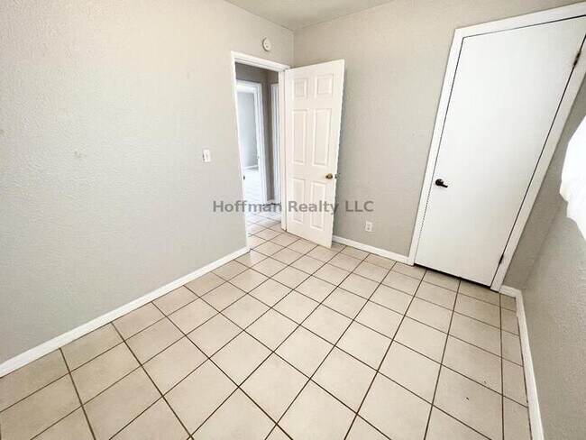 Building Photo - 3-Bed, 1-Bath, South Tampa Home