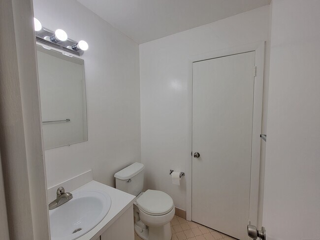 Building Photo - 48 Sutton Pl