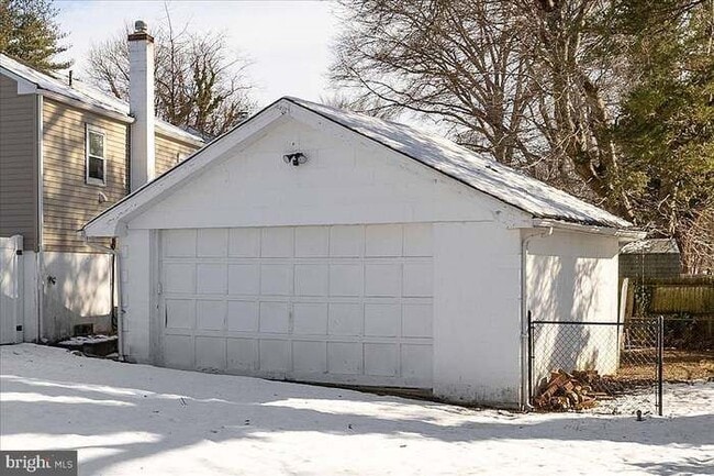 Building Photo - 43 Iowana Ave