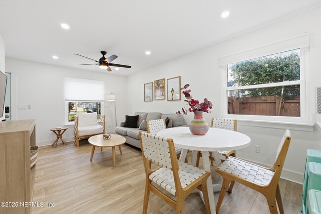 Building Photo - 420 3rd St S