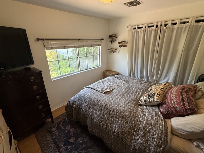 Bedroom w/ views - 2142 Baxter St