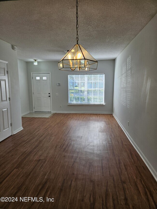 Building Photo - 12311 Kensington Lakes Dr