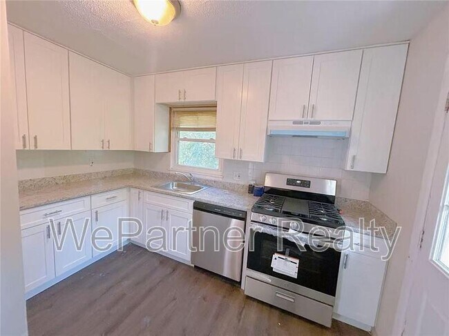 Building Photo - 2126 Ivydale St