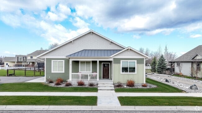 Building Photo - 2421 Lasso Ave