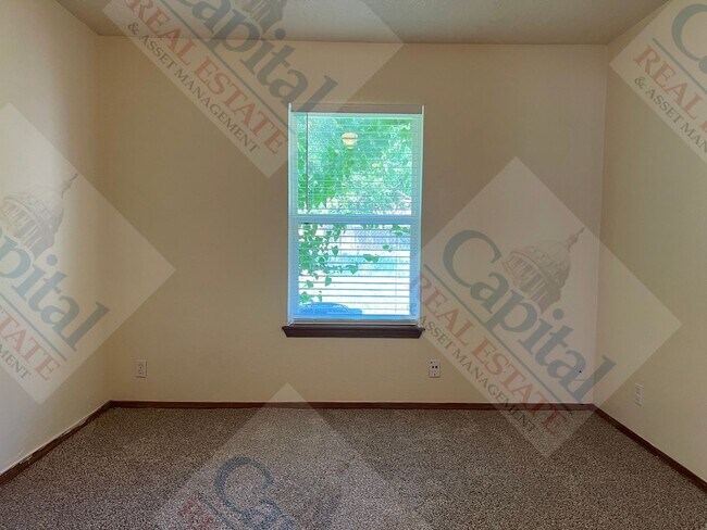 Building Photo - 1322 Glen Oaks Ct