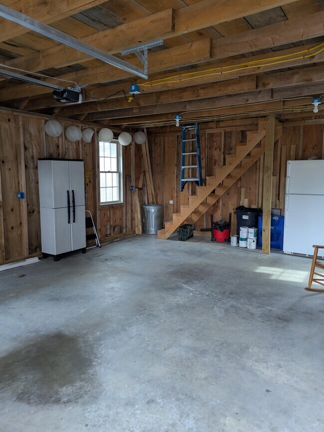 Building Photo - 11 Corn Hill Rd