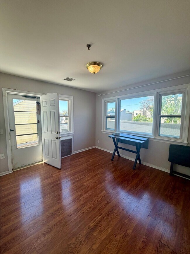 Building Photo - 73 Congress St