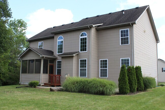Building Photo - Spacious 5 Bedroom Home in Avon Schools!