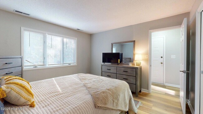 Building Photo - 704 Dover St