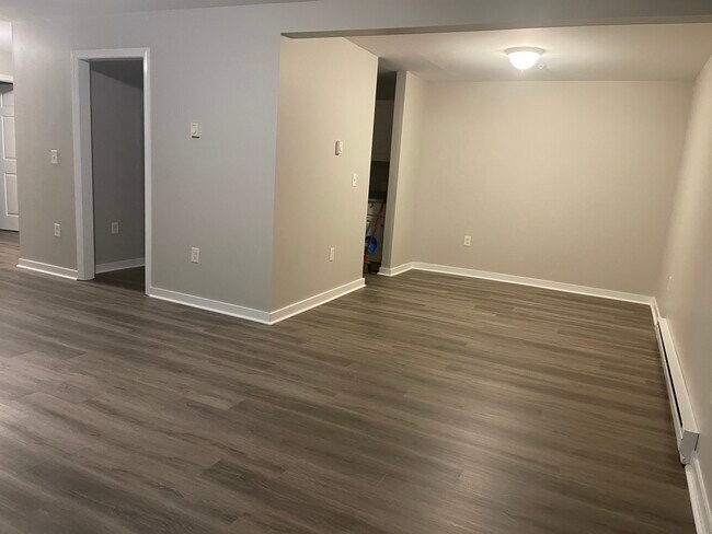 Building Photo - 85 Old Town Rd