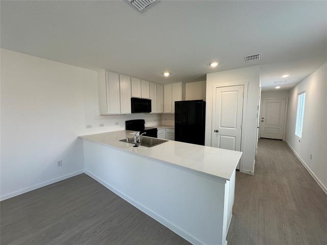 Building Photo - 833 Sandhill Ln