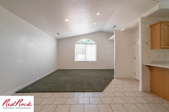 Building Photo - 2 Bedroom and 2 Bathroom Home near Quail C...