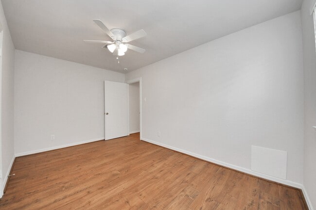 Building Photo - 6034 John Dreaper Dr