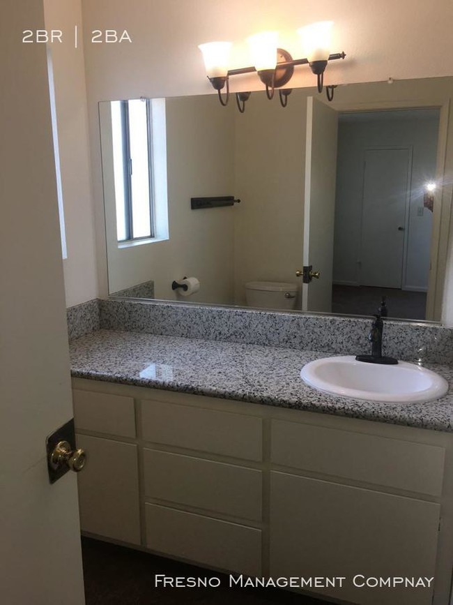 Building Photo - 2 bedroom in Clovis CA 93612