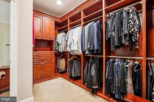 Building Photo - 9454 Newbridge Dr