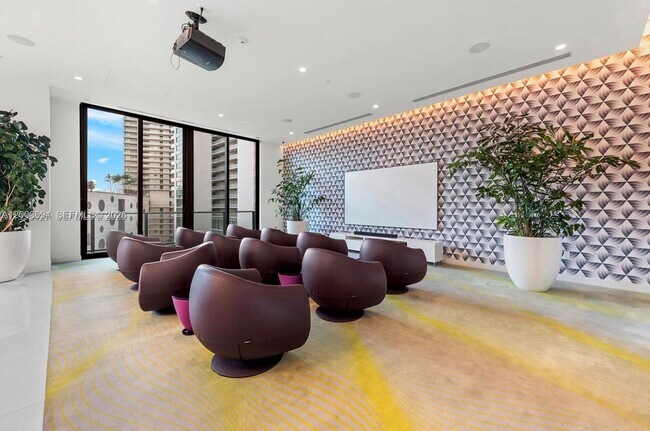 Building Photo - 501 NE 31st St