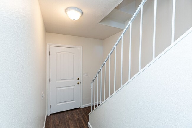 Building Photo - SPRING VALLEY HIDDEN GEM, LIGHT & BRIGHT T...