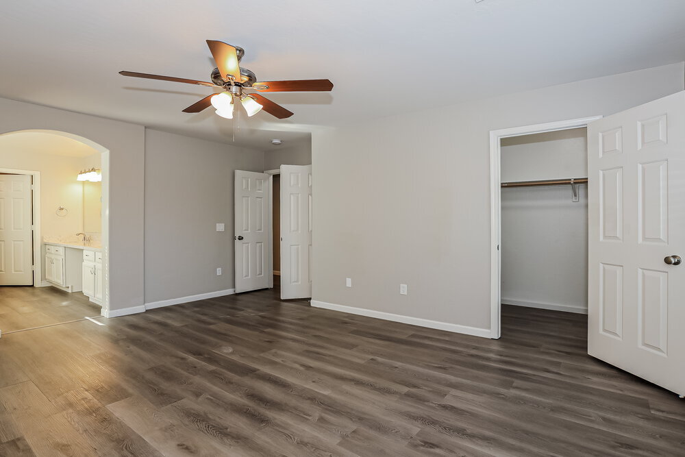 Building Photo - 13429 W Peck Dr