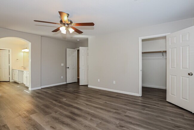 Building Photo - 13429 W Peck Dr