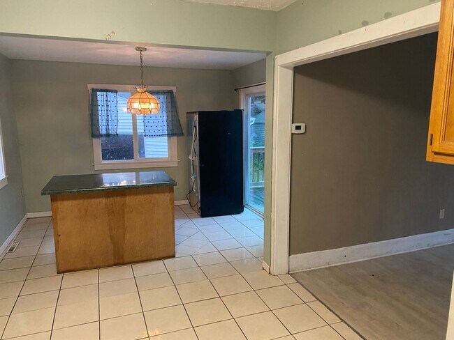 Building Photo - Spacious 3-Bedroom Home for Rent in North Hill