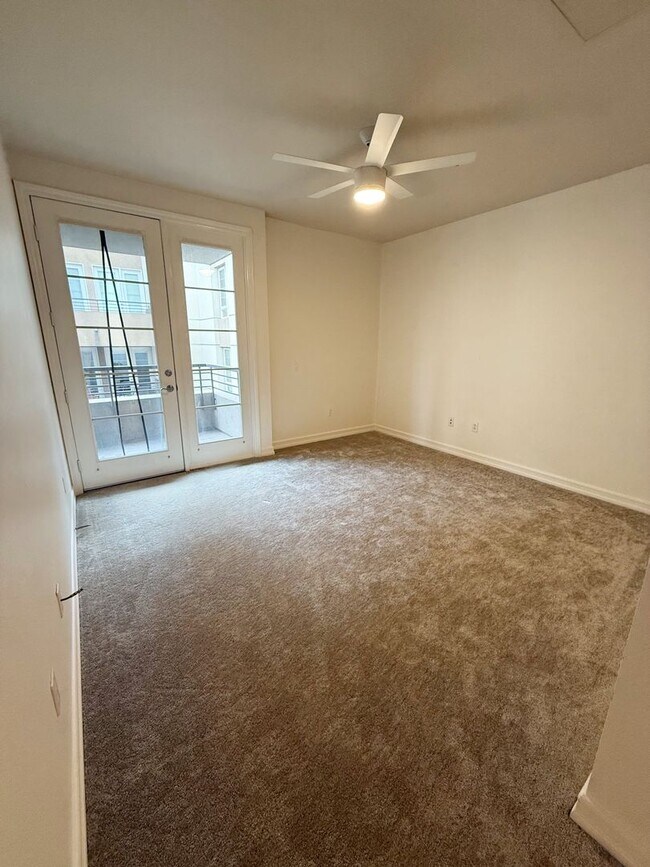 Building Photo - 2 Bed/2 Bath Condo available at Union Square!