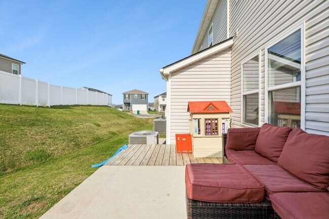 Building Photo - Beautifully maintained and now available as a rental for the very first time!