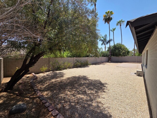 Building Photo - Beautiful 3 bedroom / 2 bath in Scottsdale!