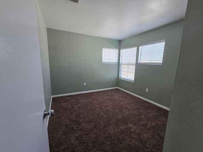 Building Photo - 1602 W Ave H4