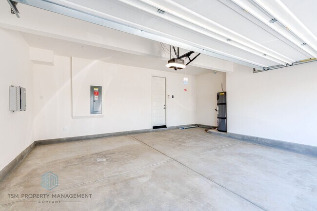 Building Photo - Brand New Built 3 Bed 2.5 Bath Flex Townhouse in Ontario!