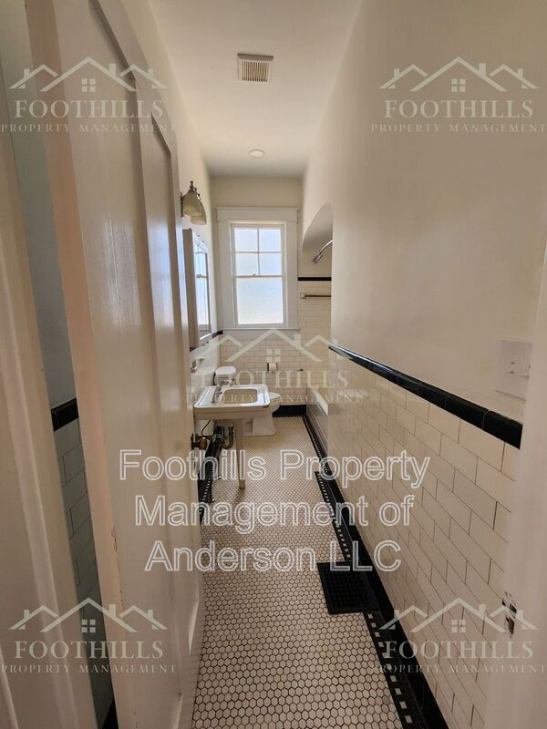 Building Photo - 306 E Calhoun St